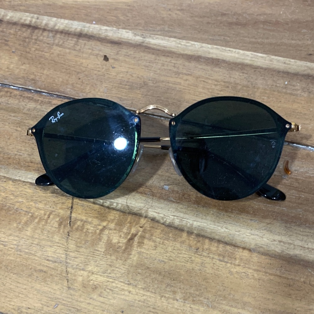 Ray-Ban Gold Frame Sunglasses with Dark  Eyes Lenses and Black Temples